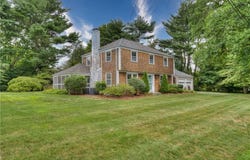 8 Lee Road, Barrington, RI 02806
