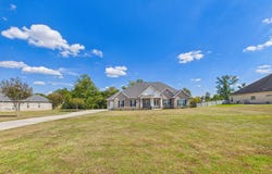 207 Yale Circle, Bonaire, GA 31005