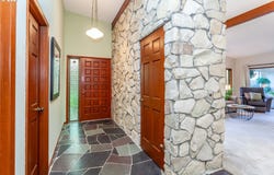 7130 LOS VERDES Dr, Gladstone, OR 97027