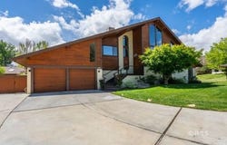 132 Desiderata Ln, Bishop, CA 93514