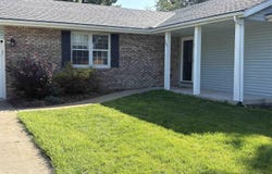 300 N SUNSET Drive, Manito, IL 61546