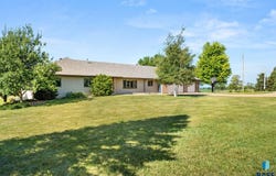 46036 268th St, Chancellor, SD 57015
