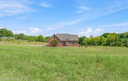 427 Hardin Rd, Kodak, TN 37764