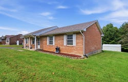 330 Valley View Dr, Radcliff, KY 40160