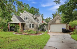 2800 SW Huntoon ST, Topeka, KS 66604