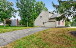 30 Lexington Commons Boulevard, Halfmoon, NY 12065