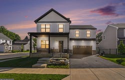 100 MEADOWS Bend, LITITZ, PA 17543
