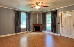 616 N Sharp Street, Franklin, TX 77856