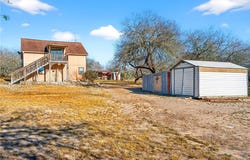 5752 Mockingbird Ln, Mathis, TX 78368