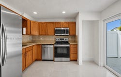 3000 NW 5th Ter, Pompano Beach, FL 33064