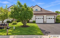 8 Rothwell Drive, Monroe, NJ 08831