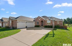 512 Wintergreen Drive, Chatham, IL 62629