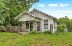 1002 Washburn St, Taylor, TX 76574