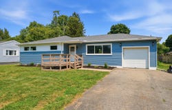 878 Oberlin Drive, Heath, OH 43056