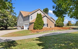 102 Chestnut Hill, Laurens, SC 29360