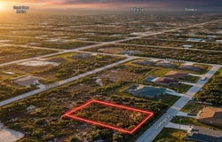 10038 Greetings Street, Port Charlotte, FL 33981