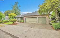 11415 SE HIGHLAND Loop, Clackamas, OR 97015