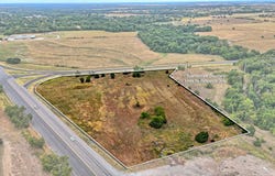 907 US-82 Highway, St Jo, TX 76265