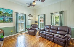 111 4th St, Apalachicola, FL 32320