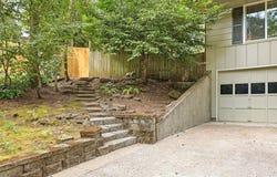 30 COACHMAN Dr, Eugene, OR 97405