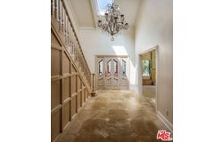 2573 Benedict Canyon Dr, Los Angeles, CA 90210