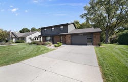 7942 S 66th St, Franklin, WI 53132