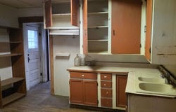 539 E Ave B, Hutchinson, KS 67501