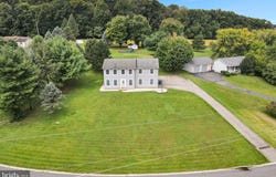 2389 MEETINGHOUSE Road, SPRING GROVE, PA 17362