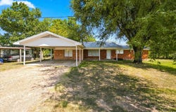 710 E Avenue A, Rosebud, TX 76570