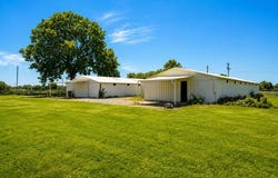 18699 Grayson Boulevard, Henryetta, OK 74437