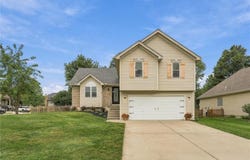 1104 Regency Drive, Kearney, MO 64060