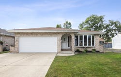 8608 Lamon Avenue, Burbank, IL 60459