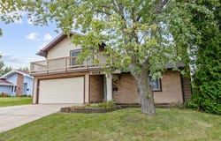 5224 Arlington Circle, Hanover Park, IL 60133
