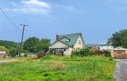 255 Maple Lane, Mount Hope, WV 25880