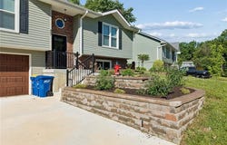 807 E Summit Street, Smithville, MO 64089