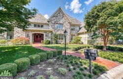 7 WHITE OAK Circle, LEMOYNE, PA 17043