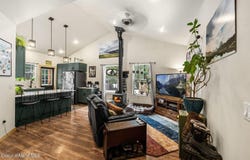 870 & 842 Samuels Rd, Sandpoint, ID 83864