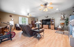 8378 264th St, Branford, FL 32008