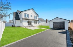 28 S Elm Street, Hicksville, NY 11801