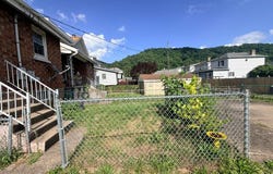 10 9th St, McMechen, WV 26040