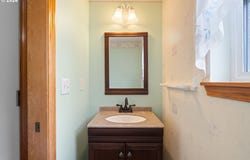 240 E JERSEY St, Gladstone, OR 97027