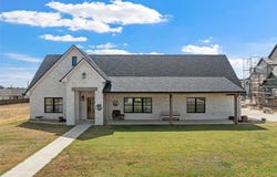15 Pareya Circle, West, TX 76691