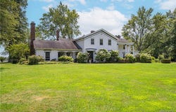 905 Sturgeon Point Road, Derby, NY 14047