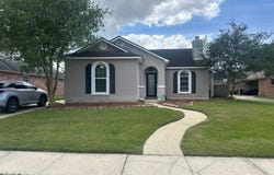 15430 Woodlore Dr, Baton Rouge, LA 70816