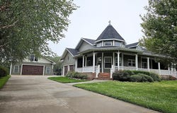 121 W Grove St, Canton, KS 67428