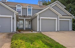 5792 NW Plantation Circle, Lee's Summit, MO 64064