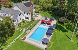 77 Mud Road, Setauket, NY 11733