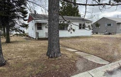 512 Memorial Dr, Buhl, MN 55713