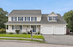 33 Fairway Dr, Woburn, MA 01801