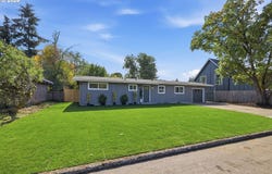 1682 LARKSPUR Loop, Eugene, OR 97401
